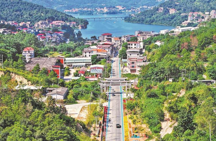 泉州南安：農村路蝶變成景
