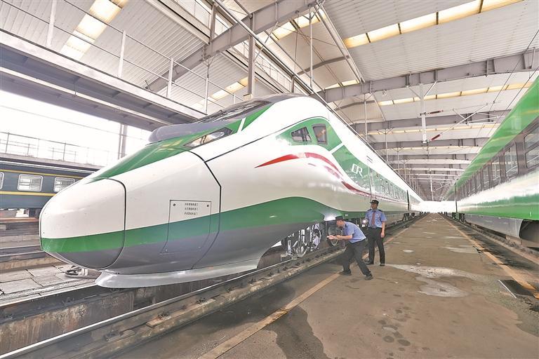 “AD鈣”動車組 福廈鐵路首跑