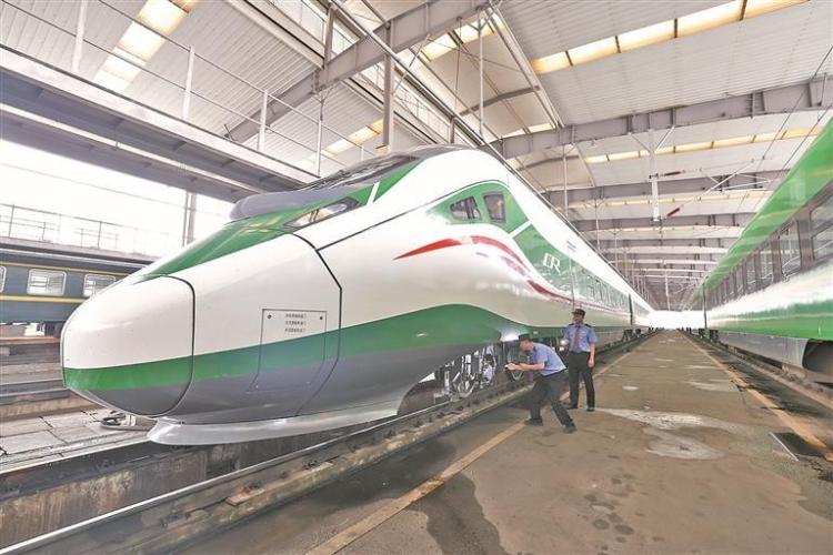 “AD鈣”動車組 福廈鐵路首跑