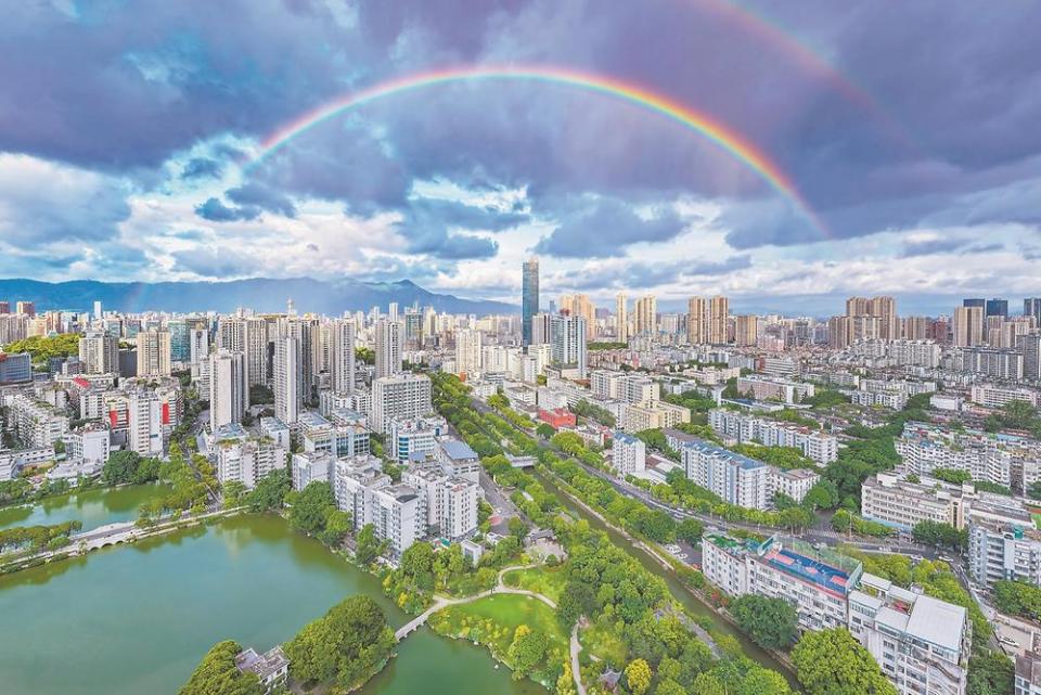 福州市區上空出現雙彩虹