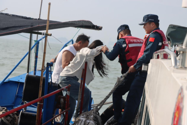 寧德海警五一期間連續處置2起旅遊險情 共救助5名遊客_fororder_圖片2_副本