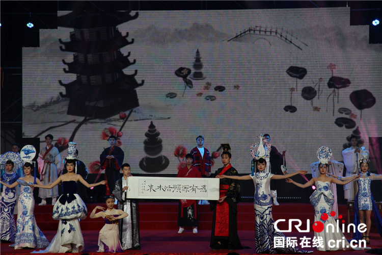 【cri看福建 列表】【武夷學院專題 焦點圖】武夷學院舉辦建校60週年校慶晚會