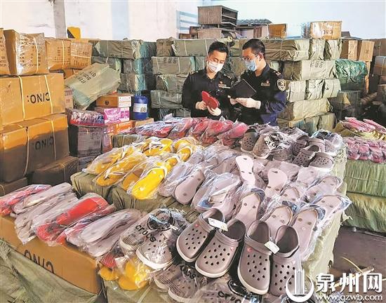 泉州海關查獲近兩萬雙出口侵權拖鞋