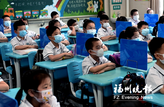 小學一二年級學生復課 “萌寶”返校歡樂多多
