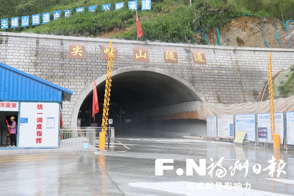 【福建時間 圖文】莆炎高速尖峰山隧道順利貫通
