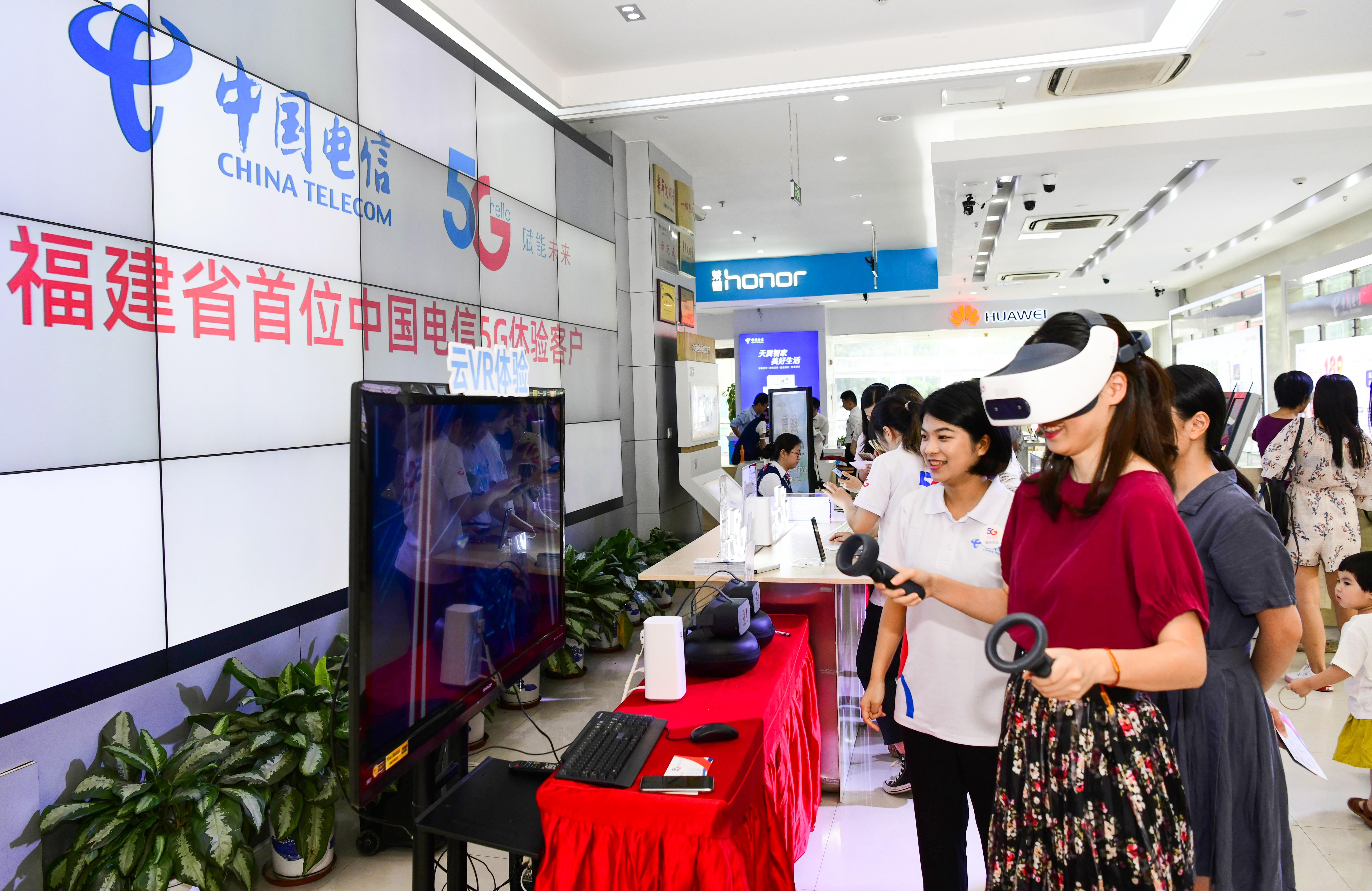 【cri看福建 列表】【chiannews帶圖 】【移動版】福建首位中國電信5G體驗客戶在榕誕生