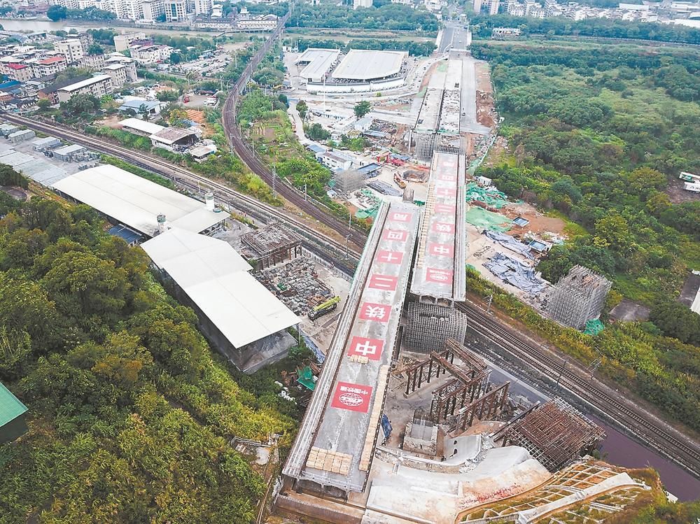 國內最大縱坡雙幅轉體橋梁成功轉體