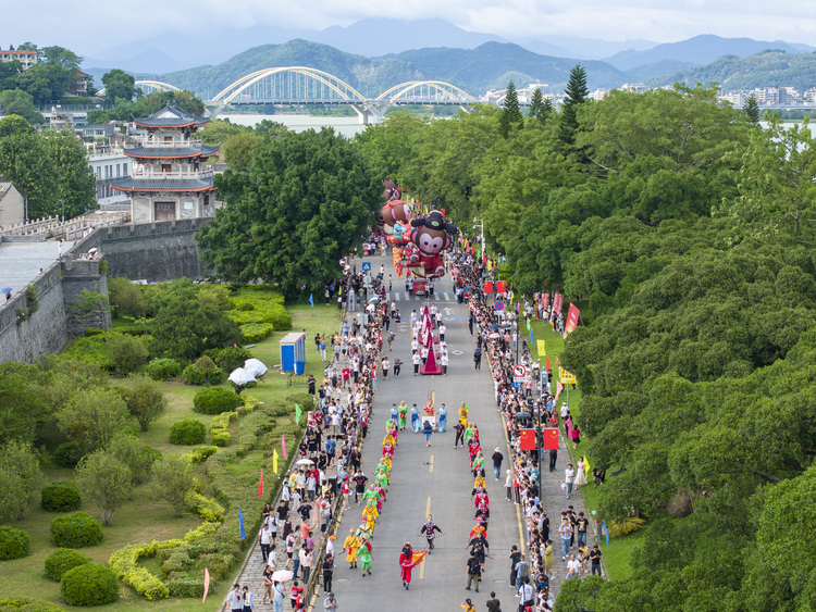 潮州國慶文旅活動首日亮點紛呈，“府樓猴”IP引領潮文化新潮流