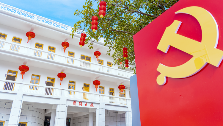 小切口大變革：鐘落潭“百千萬工程”繪就共富新圖景_fororder_圖：煥然一新的龍崗騎樓街png