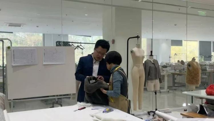 大浪時尚小鎮×中央版房 VEKISE品牌創始人尹嶴服裝製造的數字化進階之路_fororder_WechatIMG22