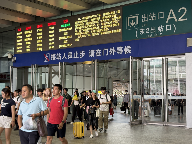深圳鐵路暑運前20天旅客到發量超1100萬人次_fororder_深圳2