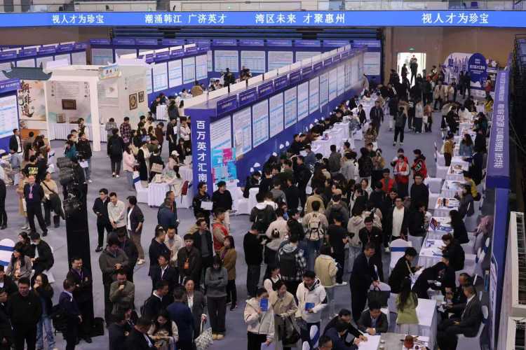 茶香伴鼓點 英才聚南粵 “百萬英才匯南粵”鄭州大學專場引才熱潮涌動_fororder_微信圖片_2025-10-30_144619_358