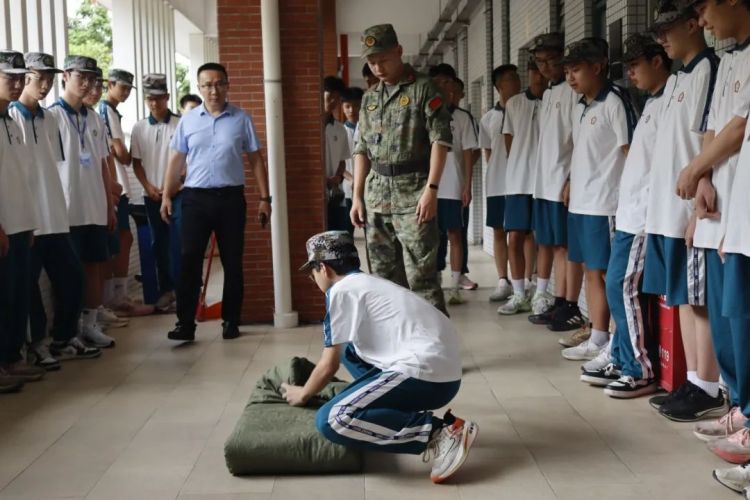 東莞石龍武裝部在石龍中學開展國防教育_fororder_微信圖片_2025-08-22_151552_038