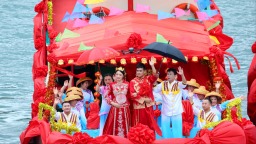 大灣區11城龍舟競渡深圳南澳月亮灣，巔峰搏爭“海龍王”