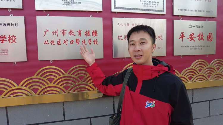 廣州一名教師攜全家援疆，在邊疆播撒音樂火種_fororder_6f9b09dfddc04323a1f05c837a5d5ce9