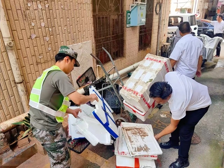應急分隊“變身”城管協管員，吉華街道治理添新力_fororder_活動1