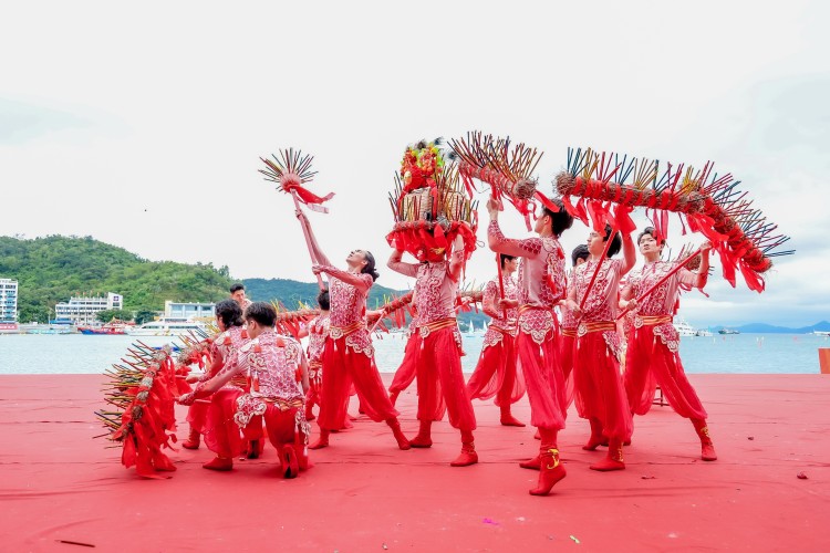 大灣區11城龍舟競渡深圳南澳月亮灣，巔峰搏爭“海龍王”_fororder_7