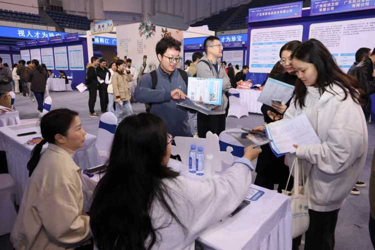 茶香伴鼓點 英才聚南粵 “百萬英才匯南粵”鄭州大學專場引才熱潮涌動_fororder_微信圖片_2025-10-30_144555_507