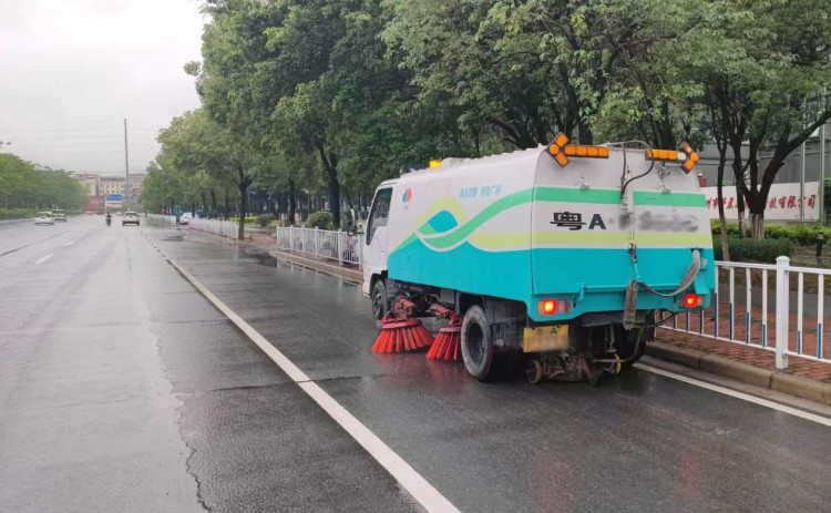 聞“汛”而動 廣州城管全力應對暴雨突襲_fororder_3