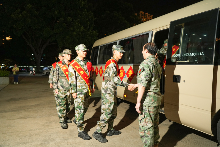著戎裝，戴紅花！東莞石龍鎮10名新兵攜夢奔赴軍營_fororder_微信圖片_20250914113938_17_10