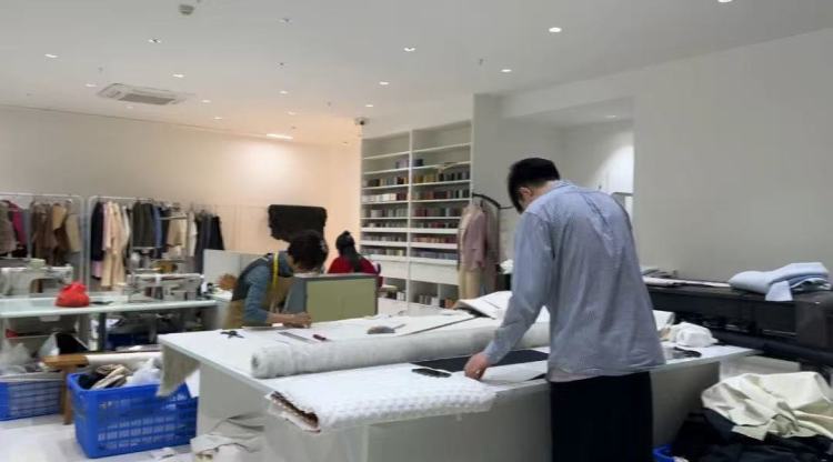 大浪時尚小鎮×中央版房 VEKISE品牌創始人尹嶴服裝製造的數字化進階之路_fororder_WechatIMG85