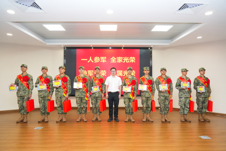 著戎裝，戴紅花！東莞石龍鎮10名新兵攜夢奔赴軍營_fororder_微信圖片_20250914113936_14_10