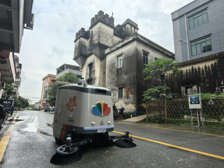 高溫天氣來襲，廣州各級城管部門多措並舉為城市美容師“送清涼”
