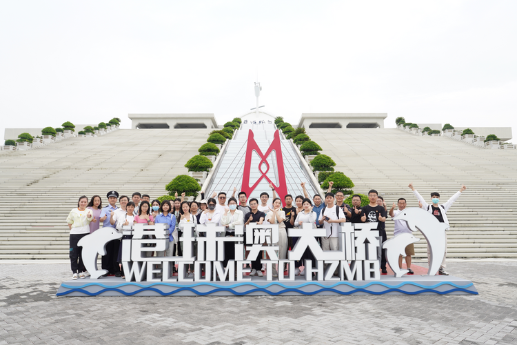 港珠澳大橋促進大灣區經貿發展  廣東正謀劃灣區建設更大棋局_fororder_圖片1