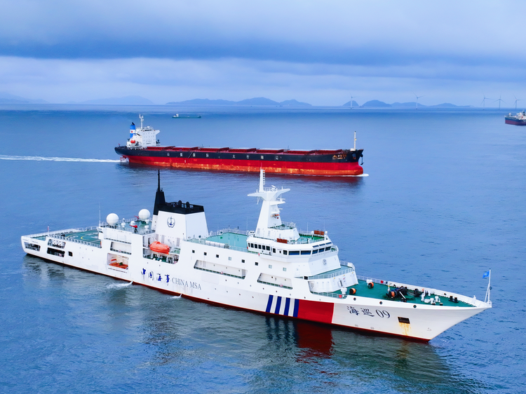 全國最大海巡船“海巡09”巡航廣東海上風電場_fororder_1