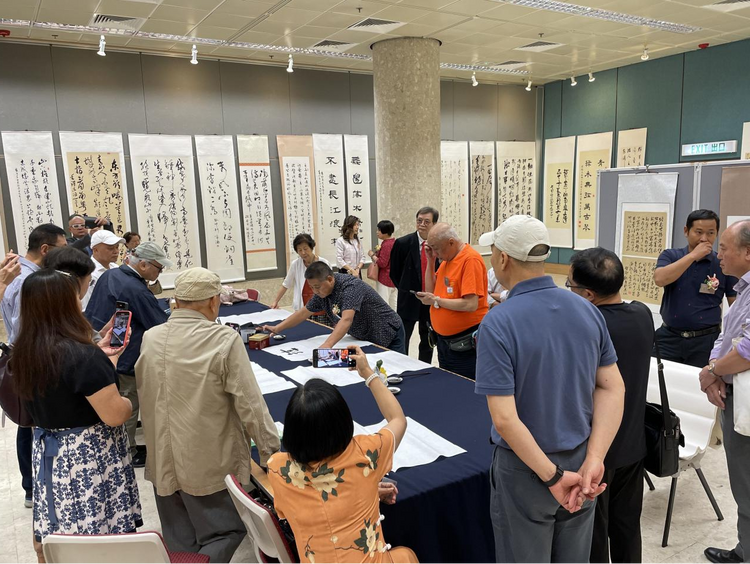 “這邊風景”深港珠澳四地書法交流展在香港開幕_fororder_圖片4