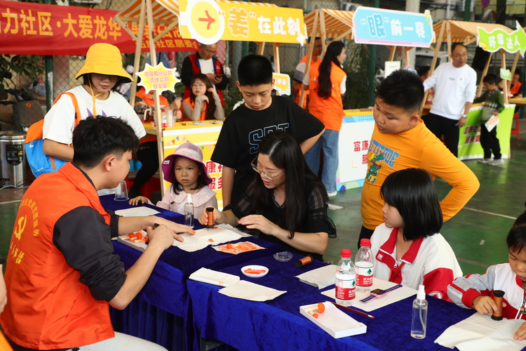 深圳市龍華街道富康社區黨員服務集市開市_fororder_微信圖片_20231128200437