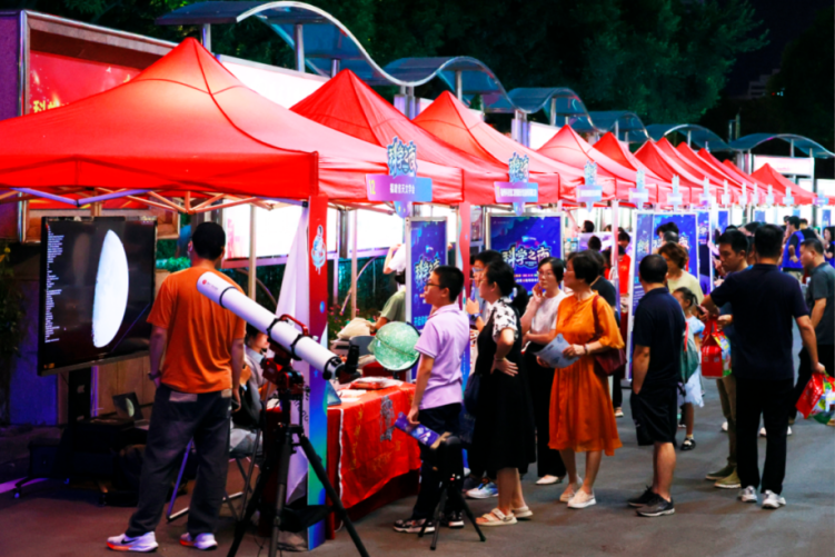 福建省科技館2025年“科學之夜” 打造國慶假期“AI幻夜奇旅” 福建省科技館2025年“科學之夜” 打造國慶假期“AI幻夜奇旅”