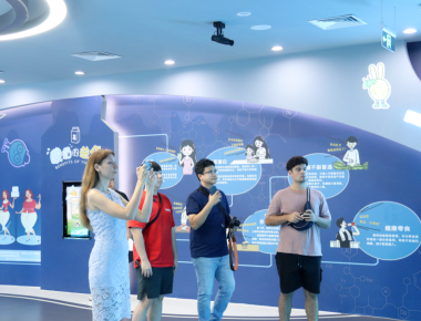 5A實力藏不住了！五國大V組團打卡蒙牛武漢超級工廠