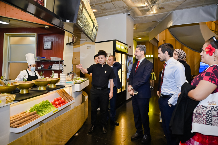 遇見火鍋之夜 多國外交官解鎖“川味豫造”的美食密碼_fororder_ABC3596.JPG