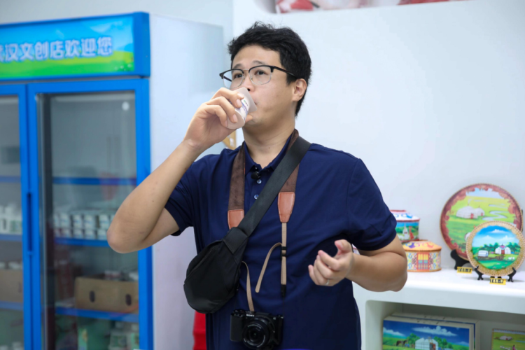 5A實力藏不住了！五國大V組團打卡蒙牛武漢超級工廠_fororder_63