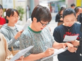 義烏商戶晨練外語