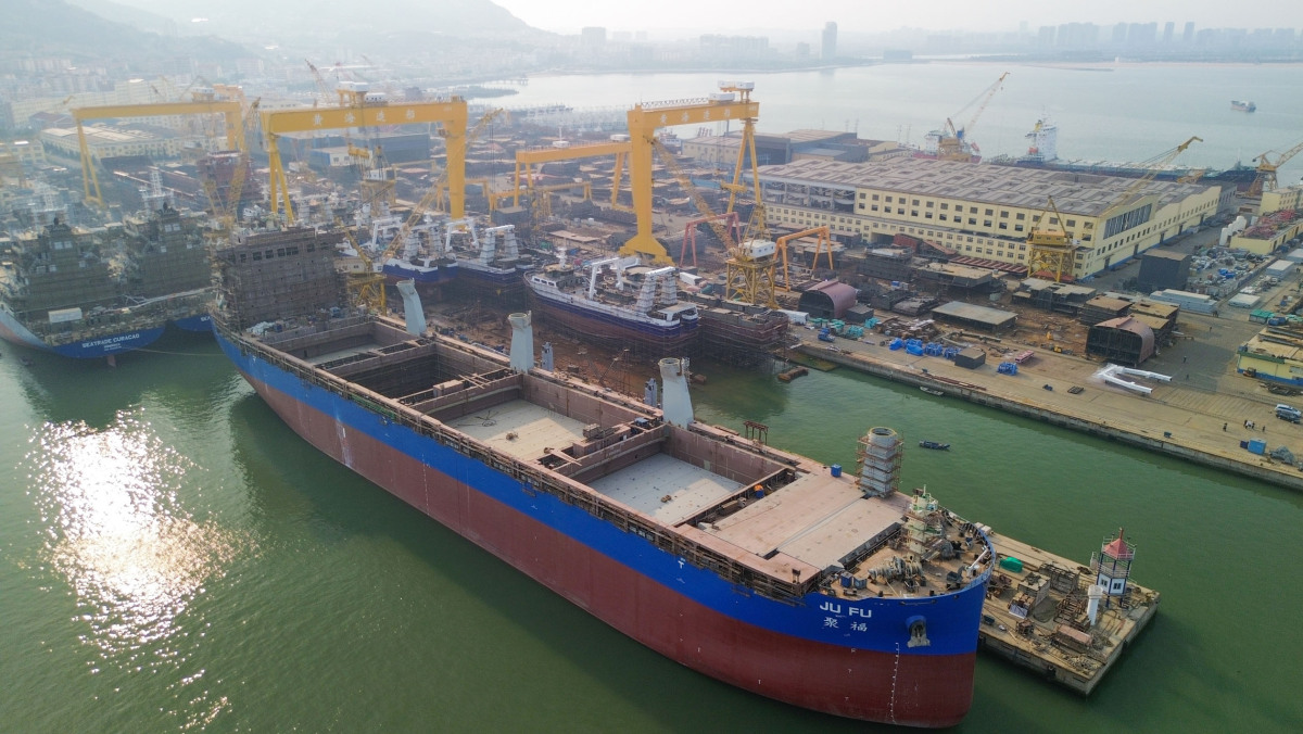 山東榮成：造船企業生産忙_fororder_20250529f705a345a40842e1bda8743d29d02cad_20250529a705fb931e724e2fa307608a1faff217