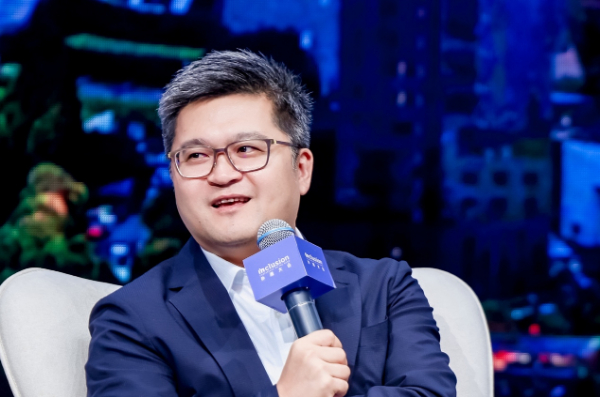2025外灘大會開幕 螞蟻集團CEO韓歆毅：在醫療健康領域 專業AI做到極致會更強
