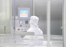 心在一起 共擔當——賽升藥業:發揮藥企核心職能 精準馳援體現社會擔當_fororder_無菌製劑生産車間2