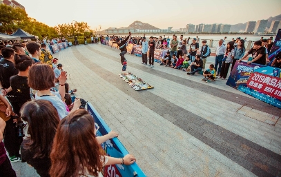 【環創】助力青島夜經濟 一顆新星臨海綻放 ——東方影都星光島酒吧街斟酒開街