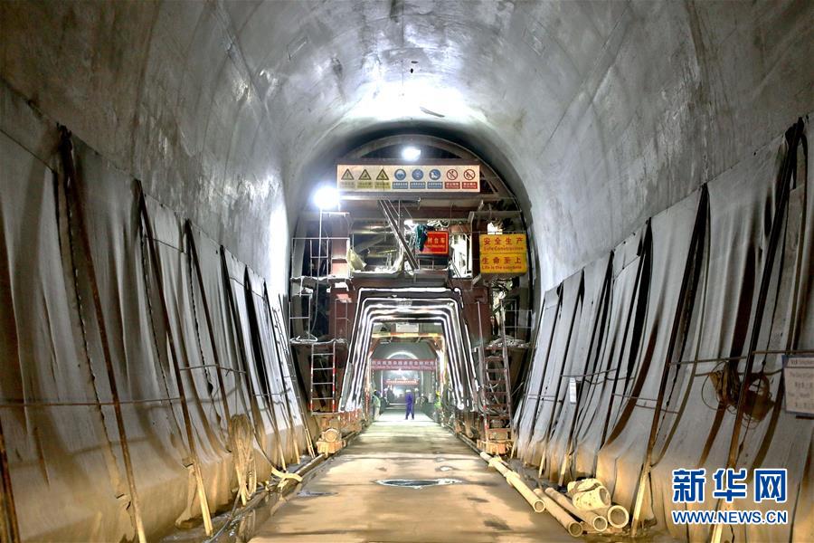 中企承建東非最長鐵路隧道在肯尼亞貫通