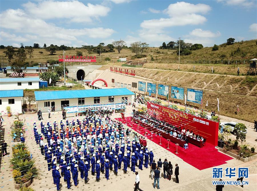 中企承建東非最長鐵路隧道在肯尼亞貫通