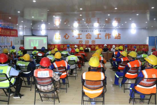 凝聚起廣大農民工兄弟的磅薄力量