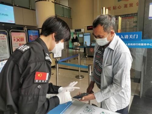 廣東省江門市新會區政務服務大廳裏的“她”力量