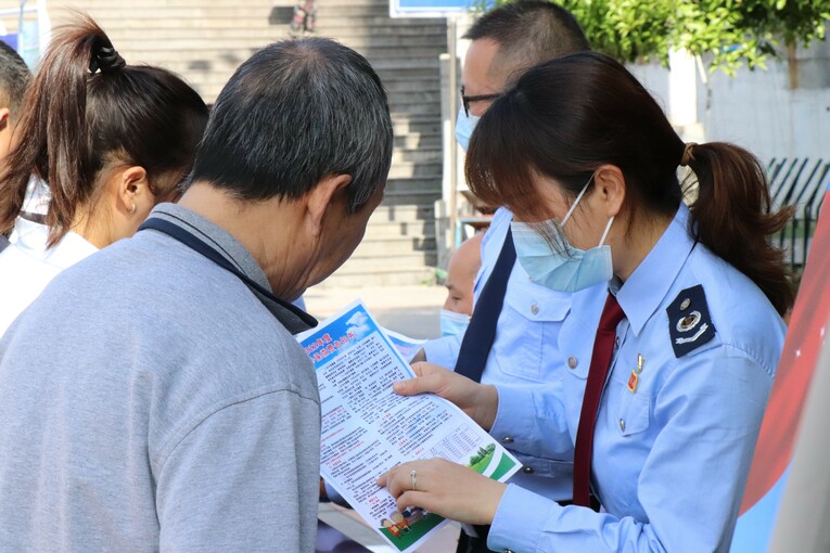 便民春風拂仁城 惠企利民暖萬家——碧江區稅務局深入中南門古城宣傳免稅減稅新政