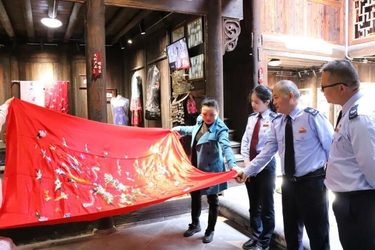 便民春風拂仁城 惠企利民暖萬家——碧江區稅務局深入中南門古城宣傳免稅減稅新政