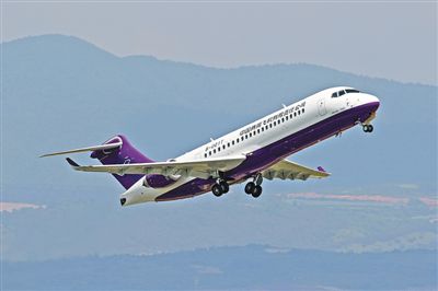 國産ARJ21飛機進行首次高原示範飛行
