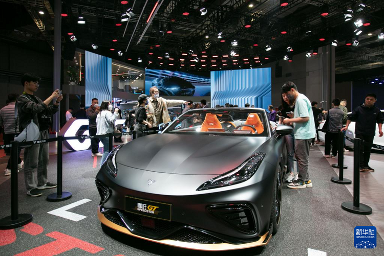 國産AI大模型加速“上車”_fororder_7A1iE21KWo3pFsVC