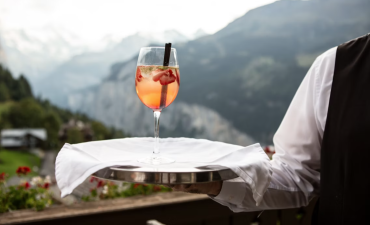 像重視製造業一樣重視服務業_fororder_ScreenShot_2025-11-14_171630_864