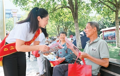 今年上半年 保險公司新增保單件數524億件 同比增長11.1%